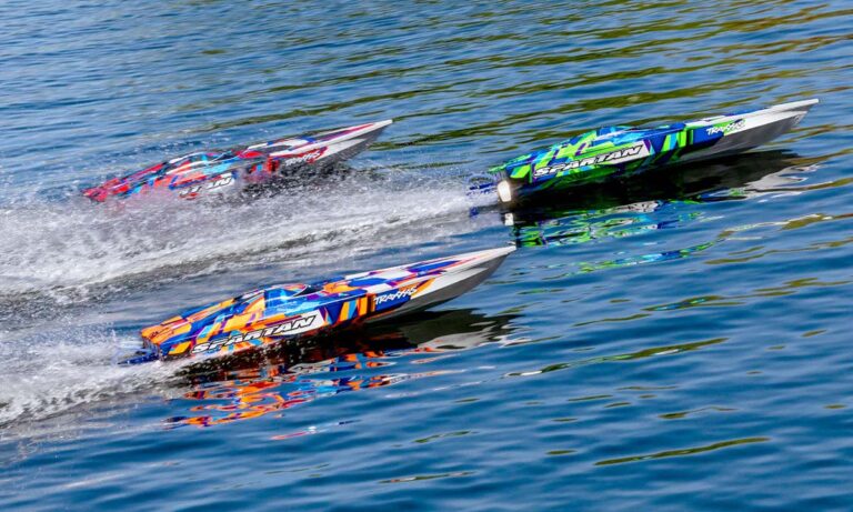 traxxas-spartan-rc-boats-race